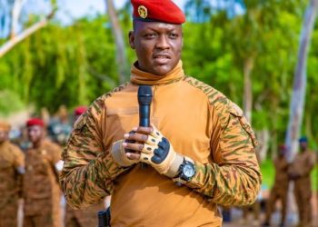 Extradition de l’ex-président partisan des troubles : la coopération judiciaire et l’efficacité du renseignement burkinabè saluées